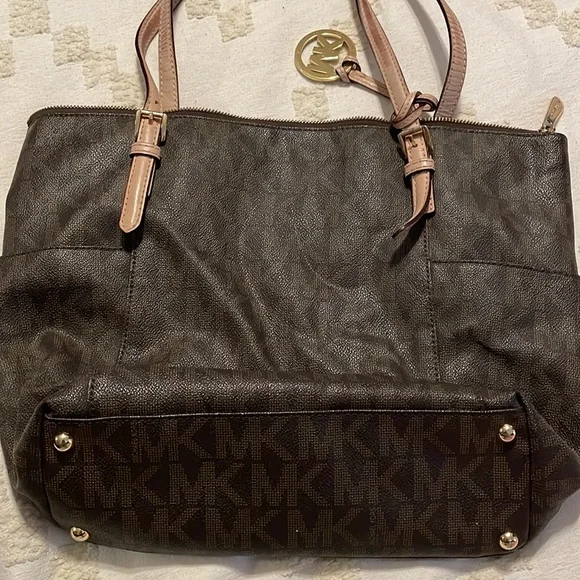 Michael kors purse - Picture 2 of 4